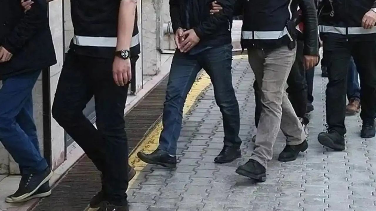 Adana'da kaçakçılık operasyonu: 18 kişi gözaltında