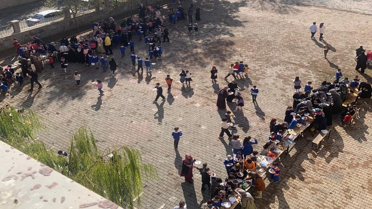 Ağrı'da ki okullarda Gazze'ye yararına kermes düzenlendi