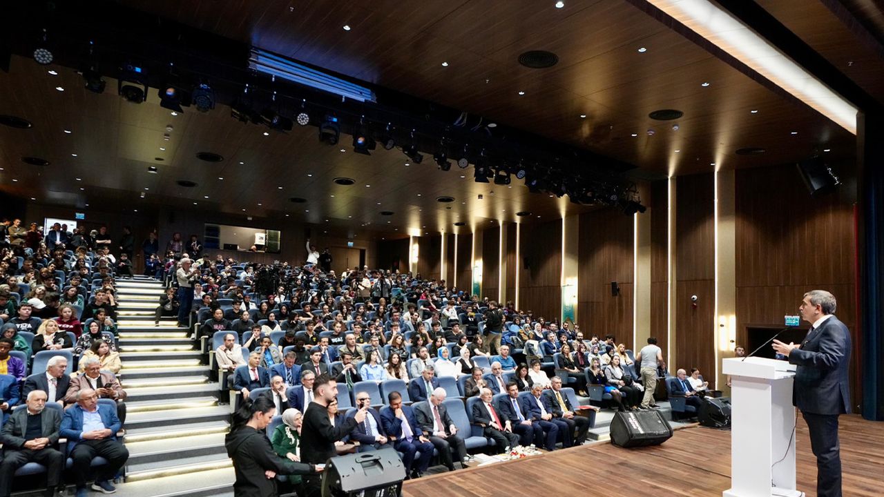 Bakan Tekin: İmam hatip okullarını bir marka haline getirmek zorundayız