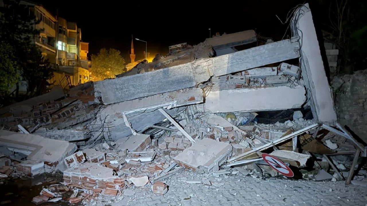 Bakan Yerlikaya: 3 bina ve 1 dükkan yıkıldı, can kaybı yok