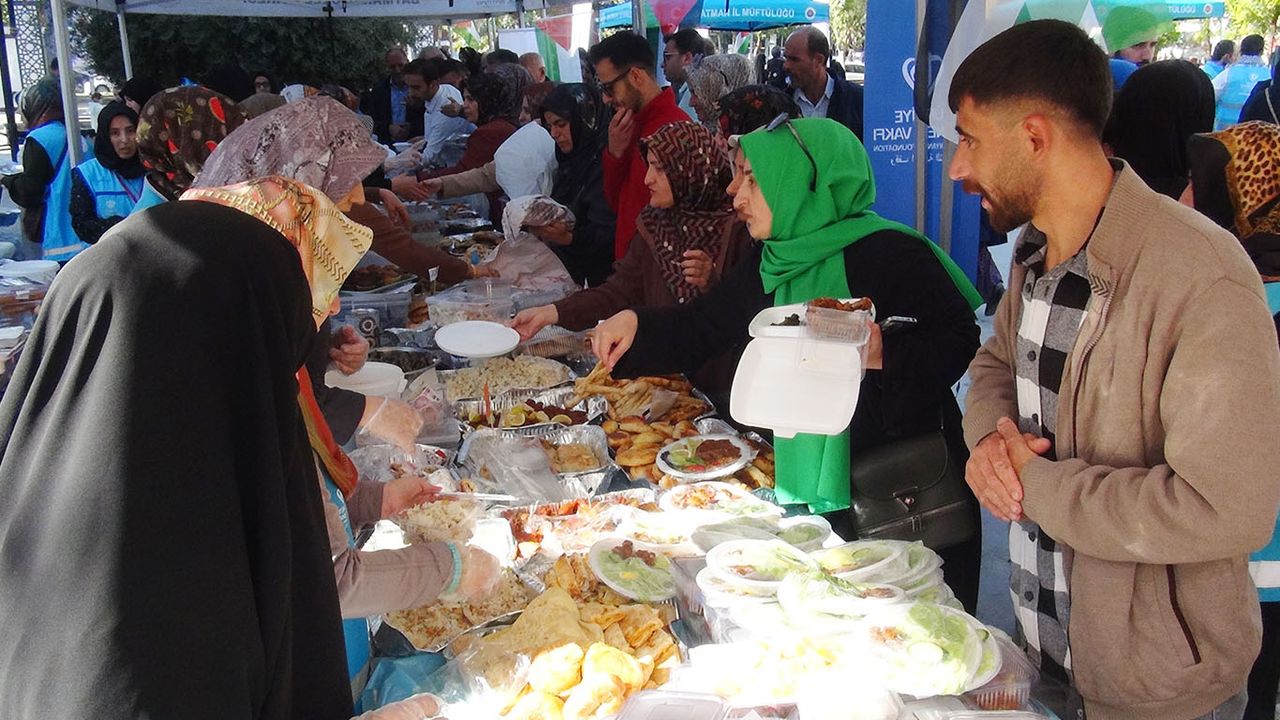 Batman'da Gazze için "Hayır Çarşısı" düzenlendi