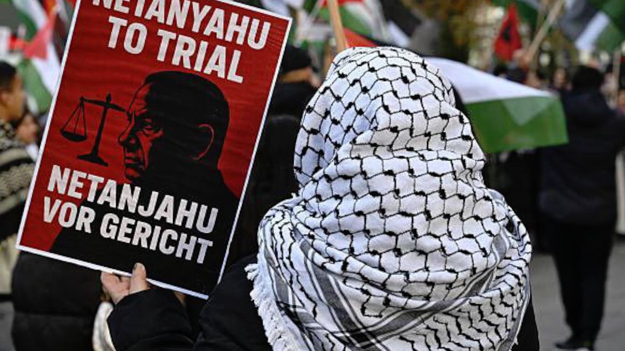 Berlin’de Gazze’deki katliamlara tepki gösterisi