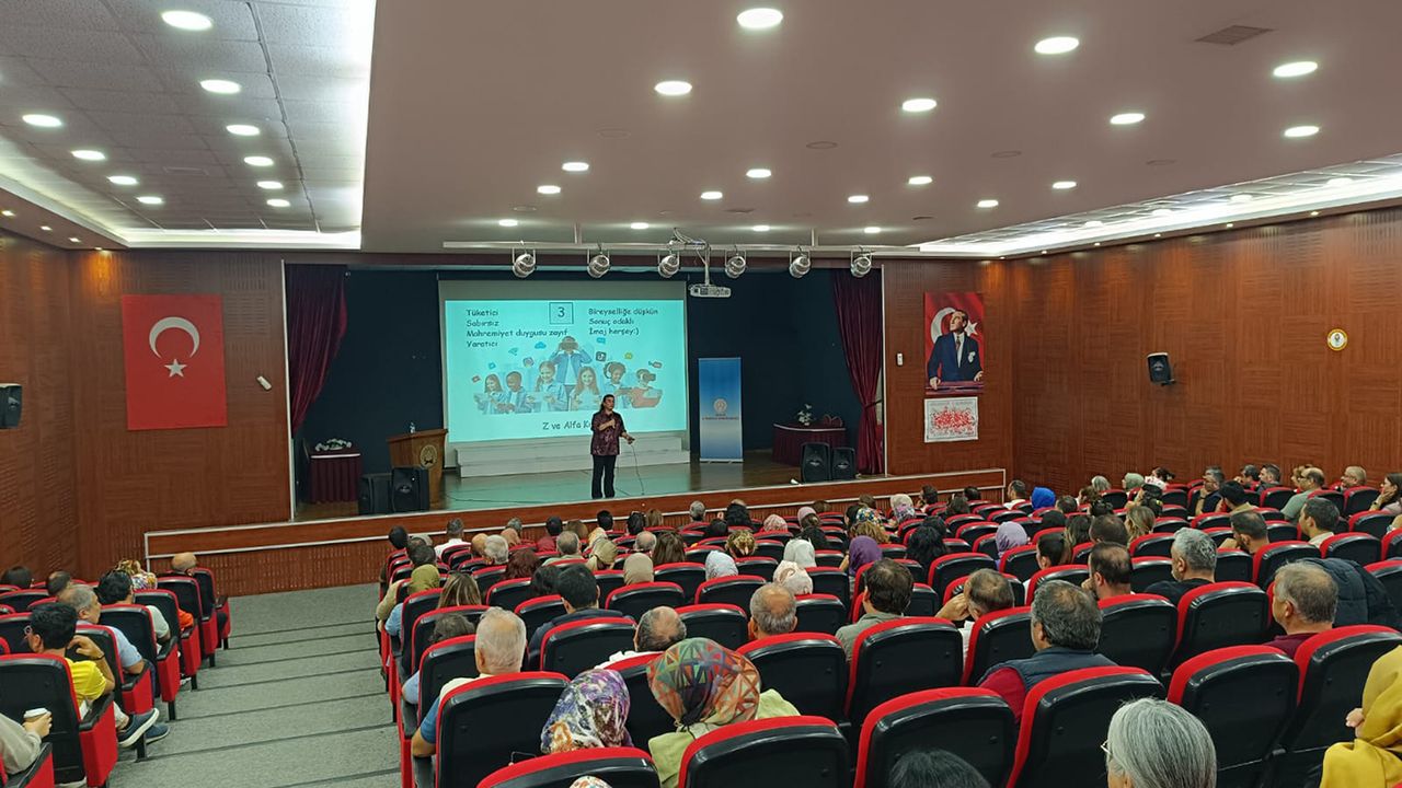 “Bir Şefkat Haresi Projesi" kapsamında öğretmenlere “İyi Oluşu Güçlendirme” eğitimi verildi