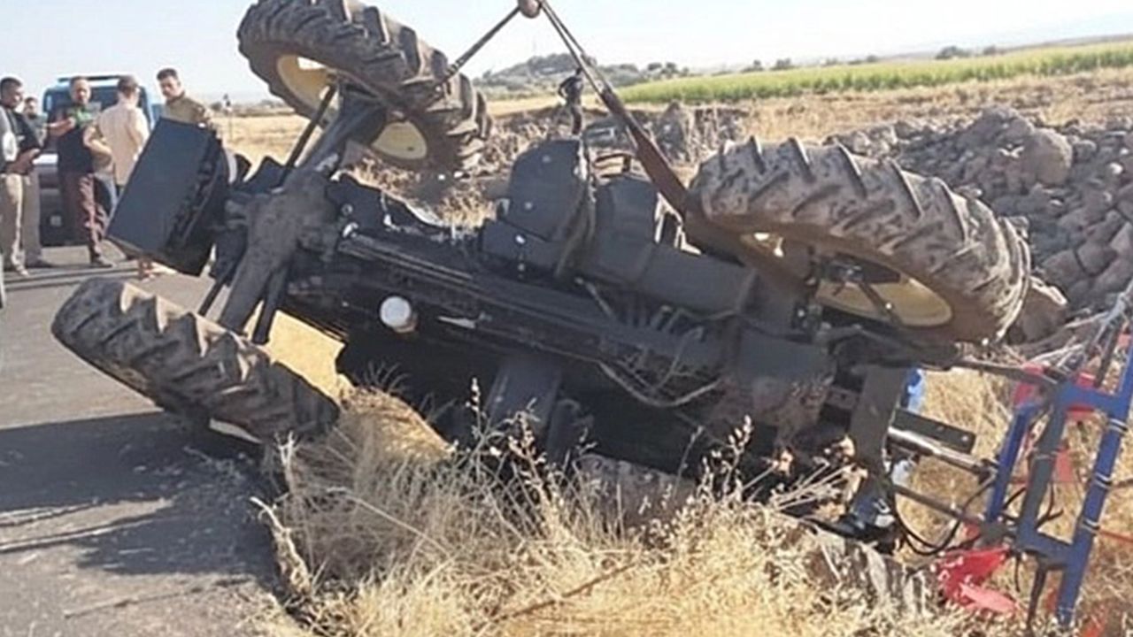 Devrilen traktörden düşen küçük çocuk hayatını kaybetti