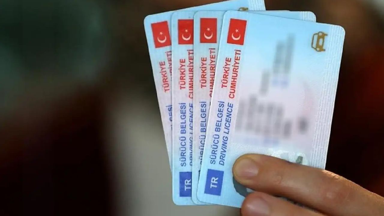 Eski tip ehliyetlerin yenilenmesi için son gün yarın: Süre uzatılmayacak!