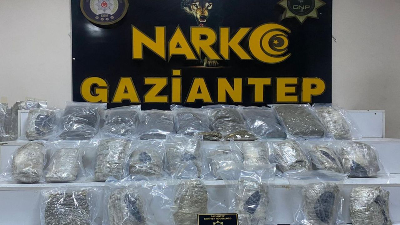 Gaziantep'te 13 kilo skunk ele geçirildi: 2 şüpheli tutuklandı