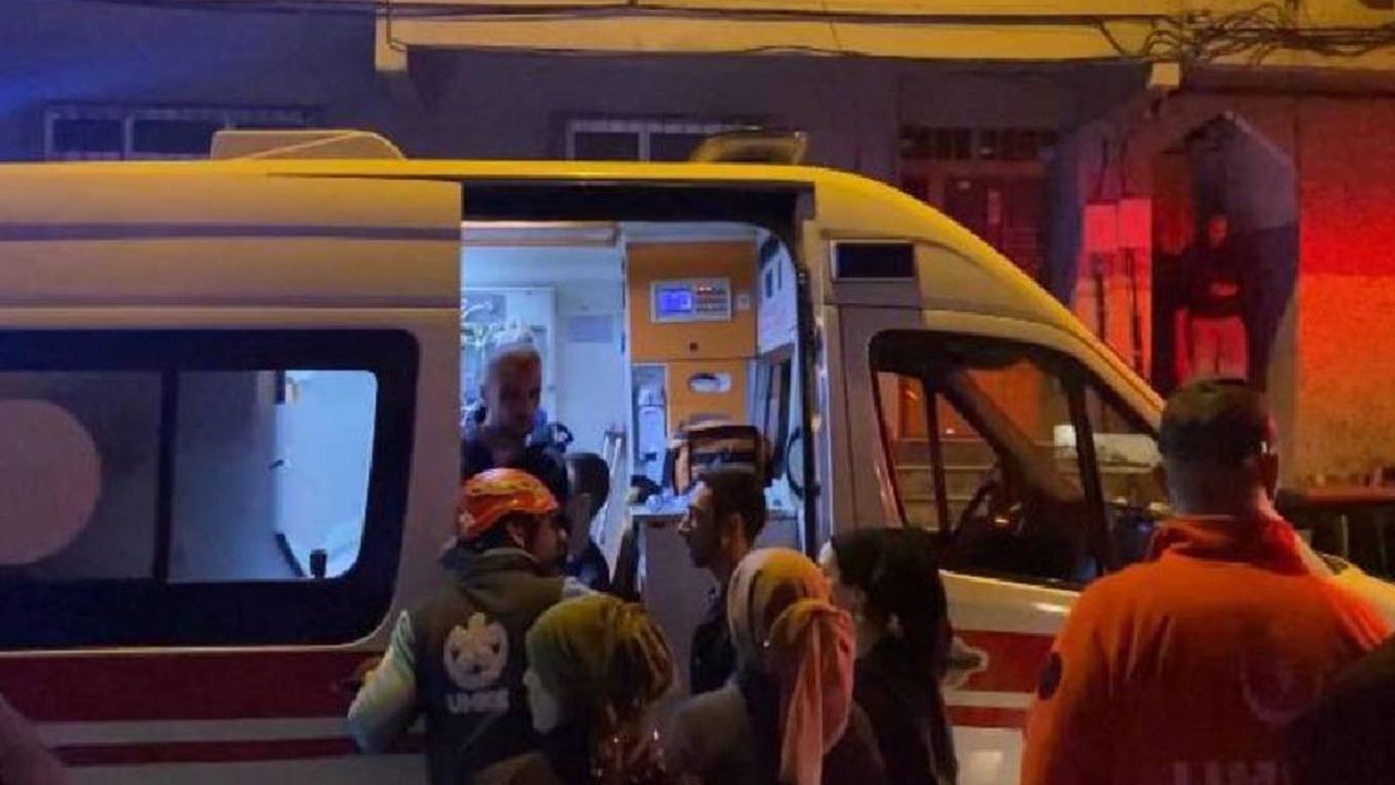 İstanbul'da 5 katlı binada yangın: 15 kişi dumandan etkilendi