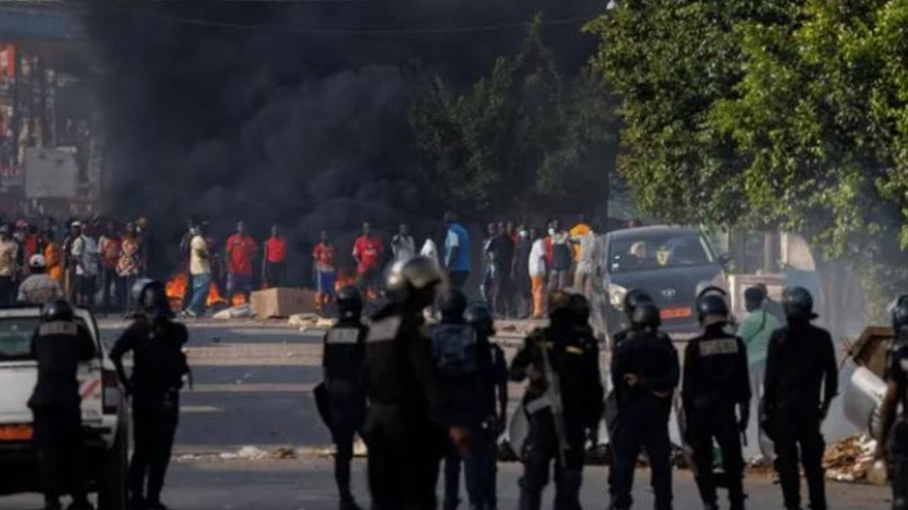 Kamerun'da seçimler sonrası muhalefet zaferini ilan etti, sokaklar karıştı: 4 ölü