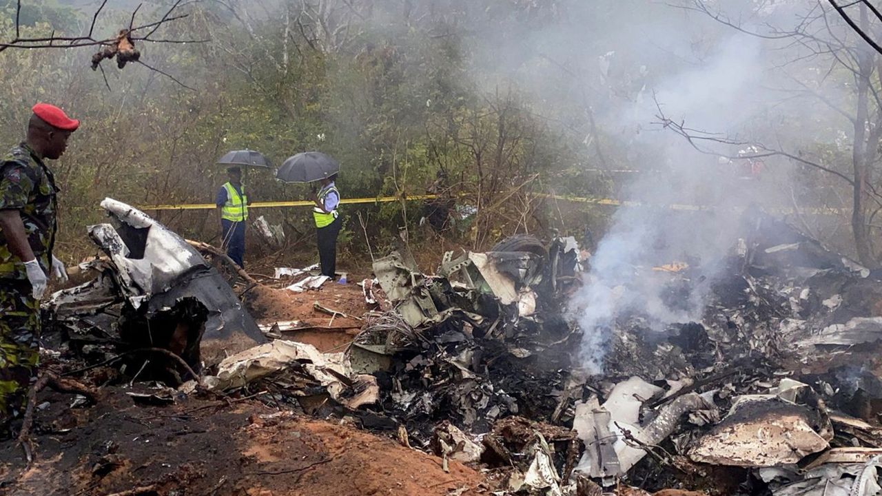 Kenya'da düşen uçaktaki 11 kişi hayatını kaybetti