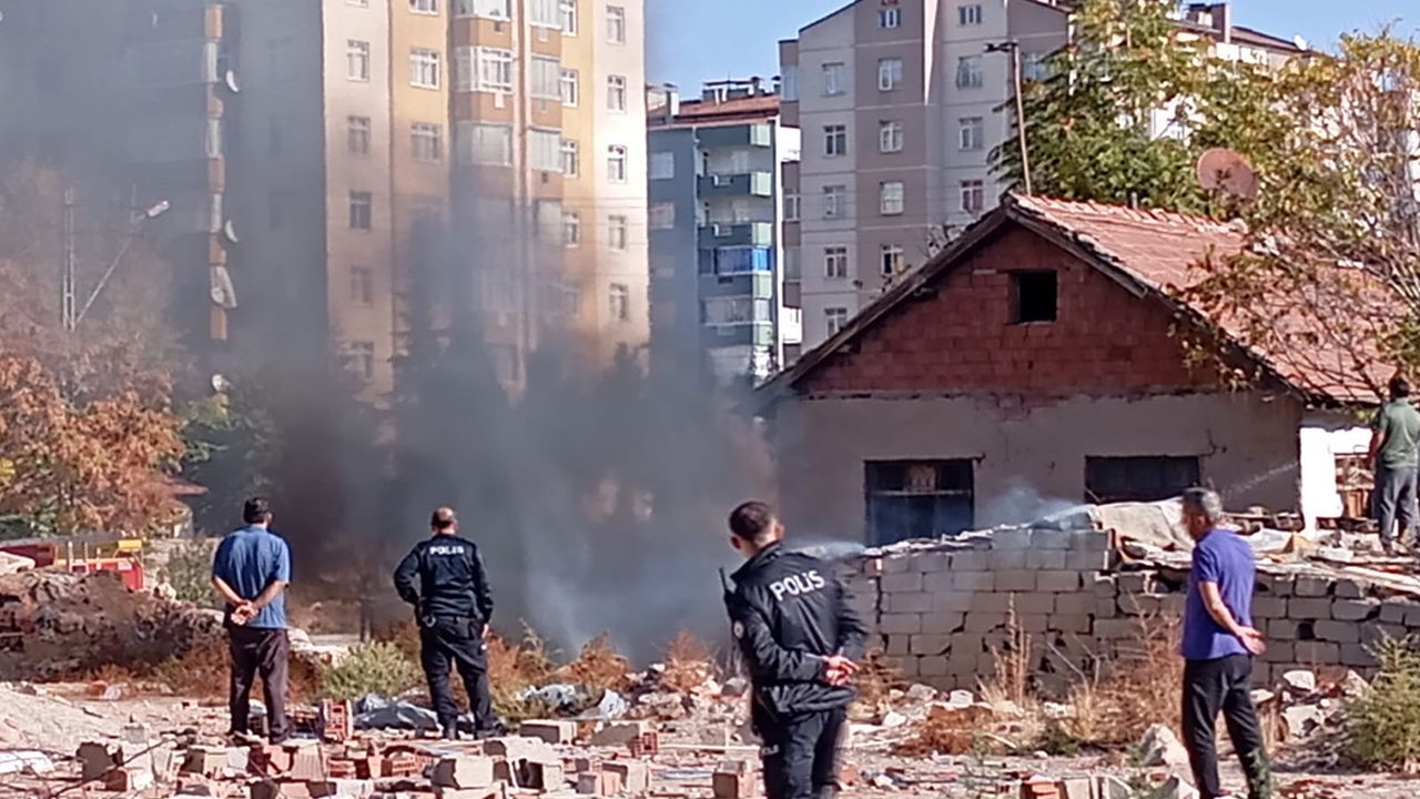Konya'nın Karatay ilçesinde, kömürlükte yangın çıktı