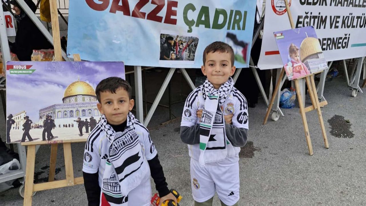 Mahalle sakinlerinden Gazzeli çocuklara anlamlı destek