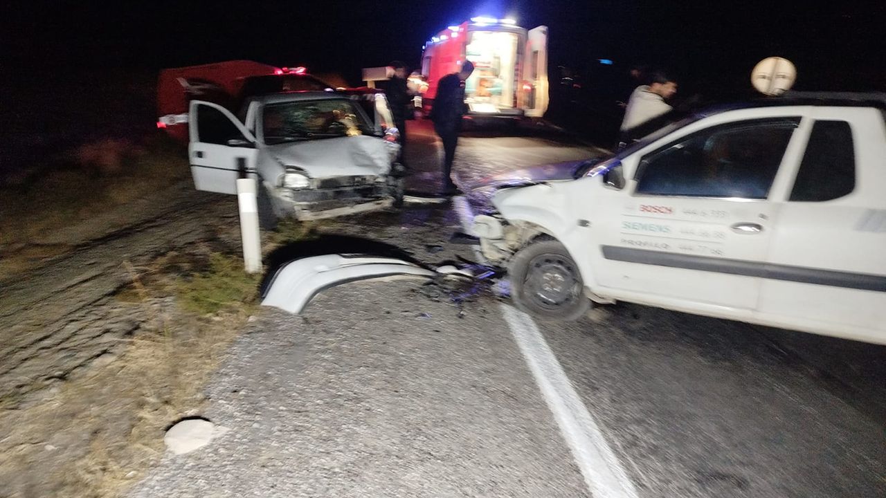 Malatya'da otomobiller kafa kafaya çarpıştı: 2 yaralı