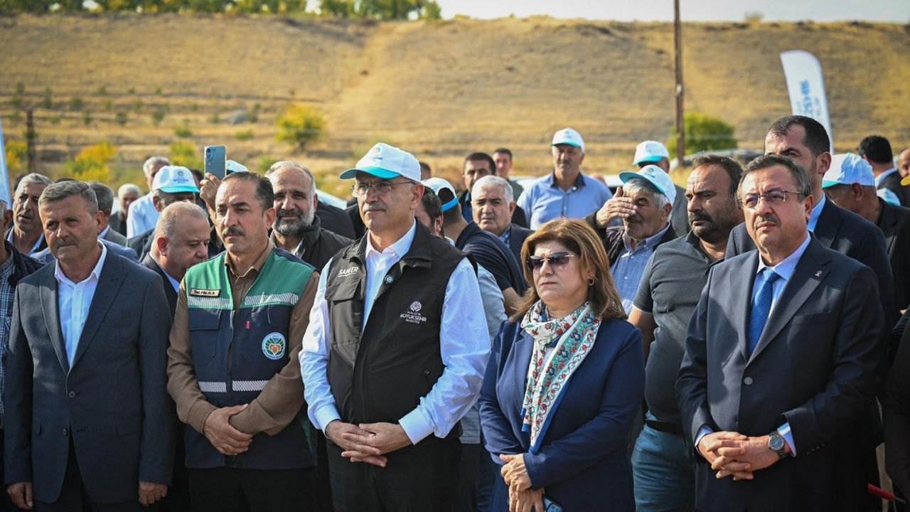 Malatya'da üreticiler Büyükşehir Belediyesi'nin desteği ile kapalı sulama sistemine geçti