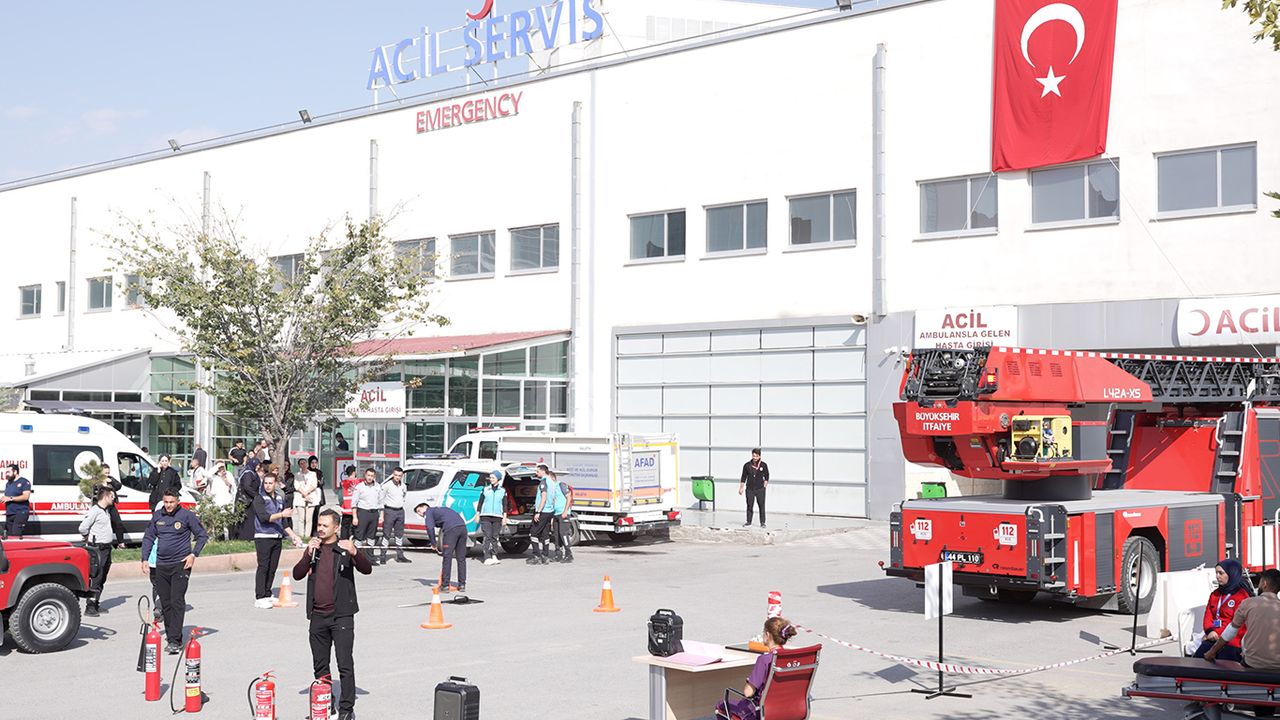 Malatya'da uygulamalı yangın ve tahliye tatbikatı