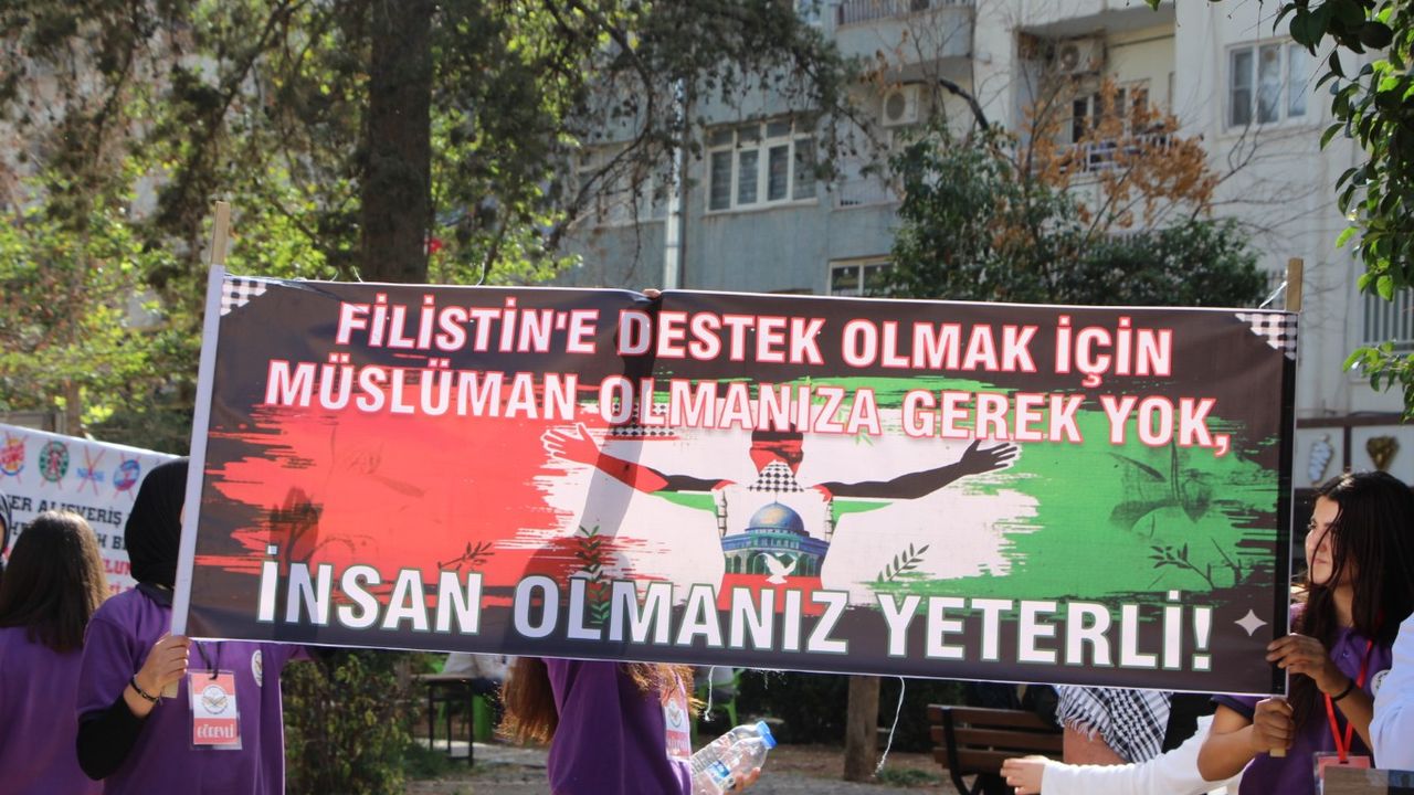 Mardin'de lise öğrencilerinden Gazze yararına kermes ve sergi