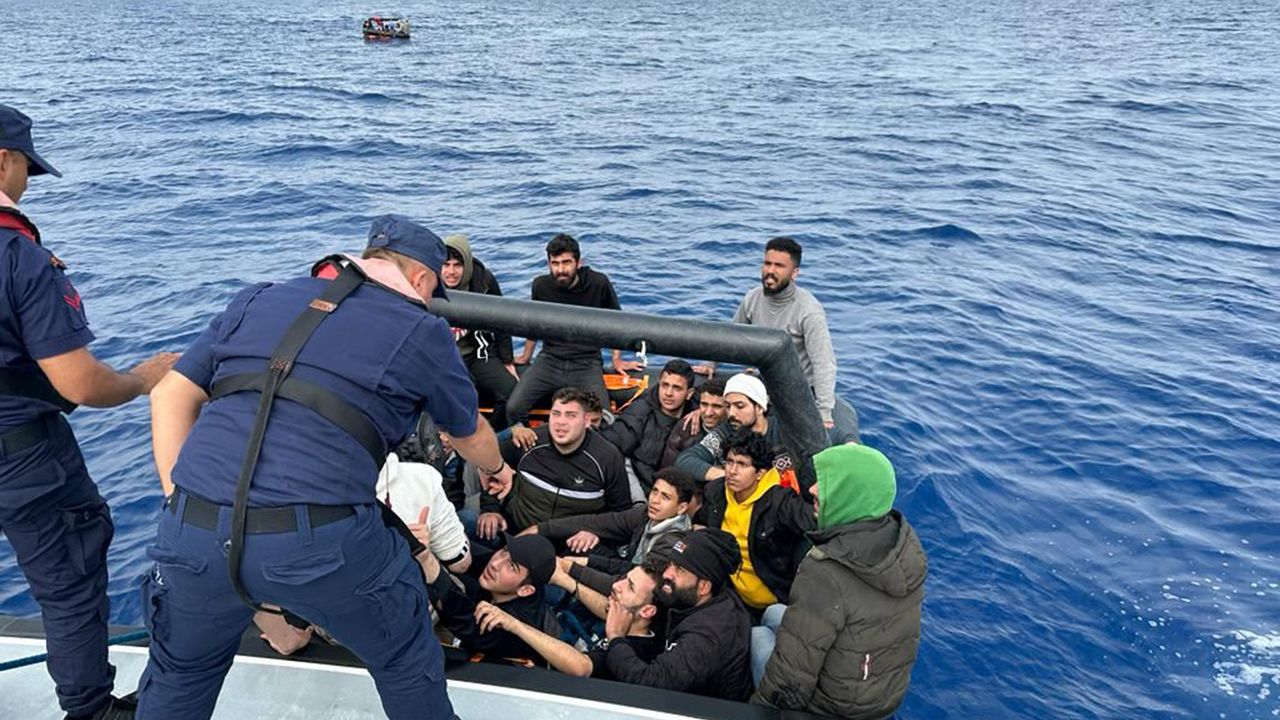 Muğla açıklarında 46 düzensiz göçmen kurtarıldı