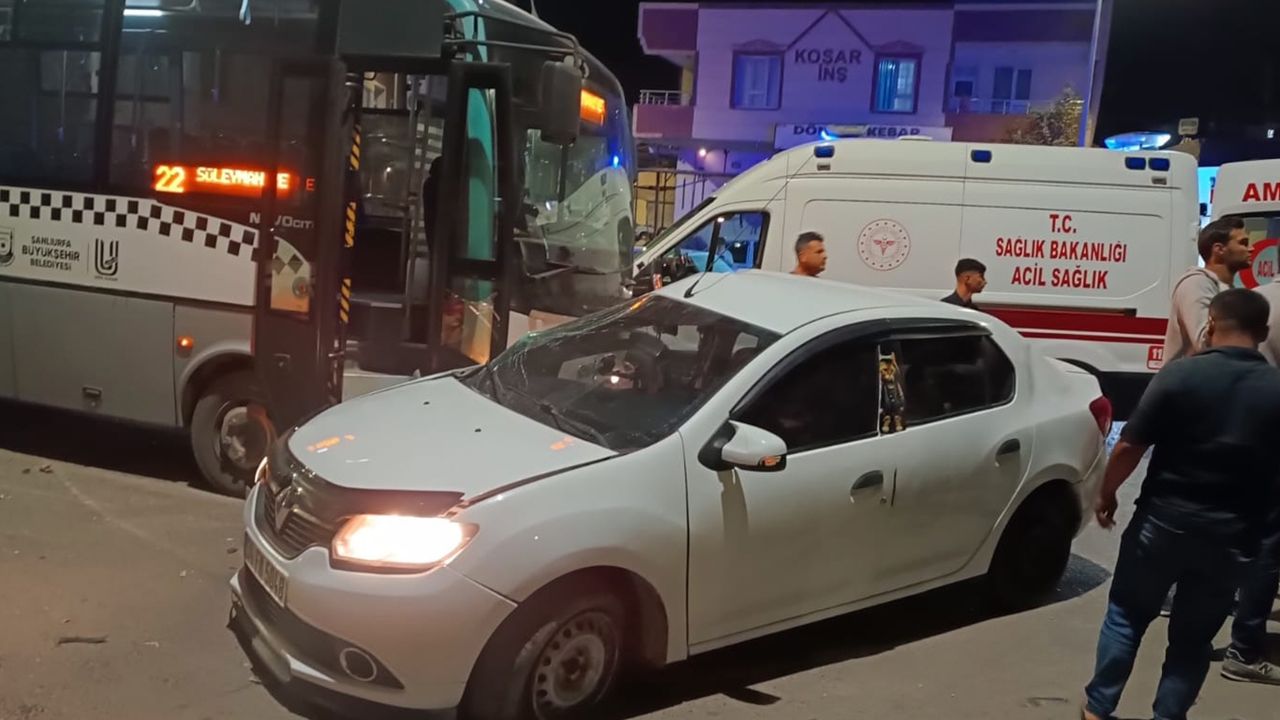 Şanlıurfa’da halk otobüsü ile otomobil çarpıştı: 1 yaralı