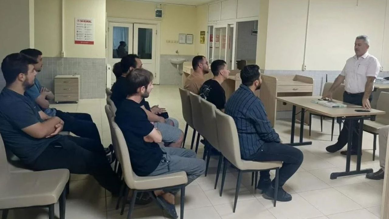 Tarsus Müftüsü Akçay'dan gençlere ve hafızlık kursuna ziyaret