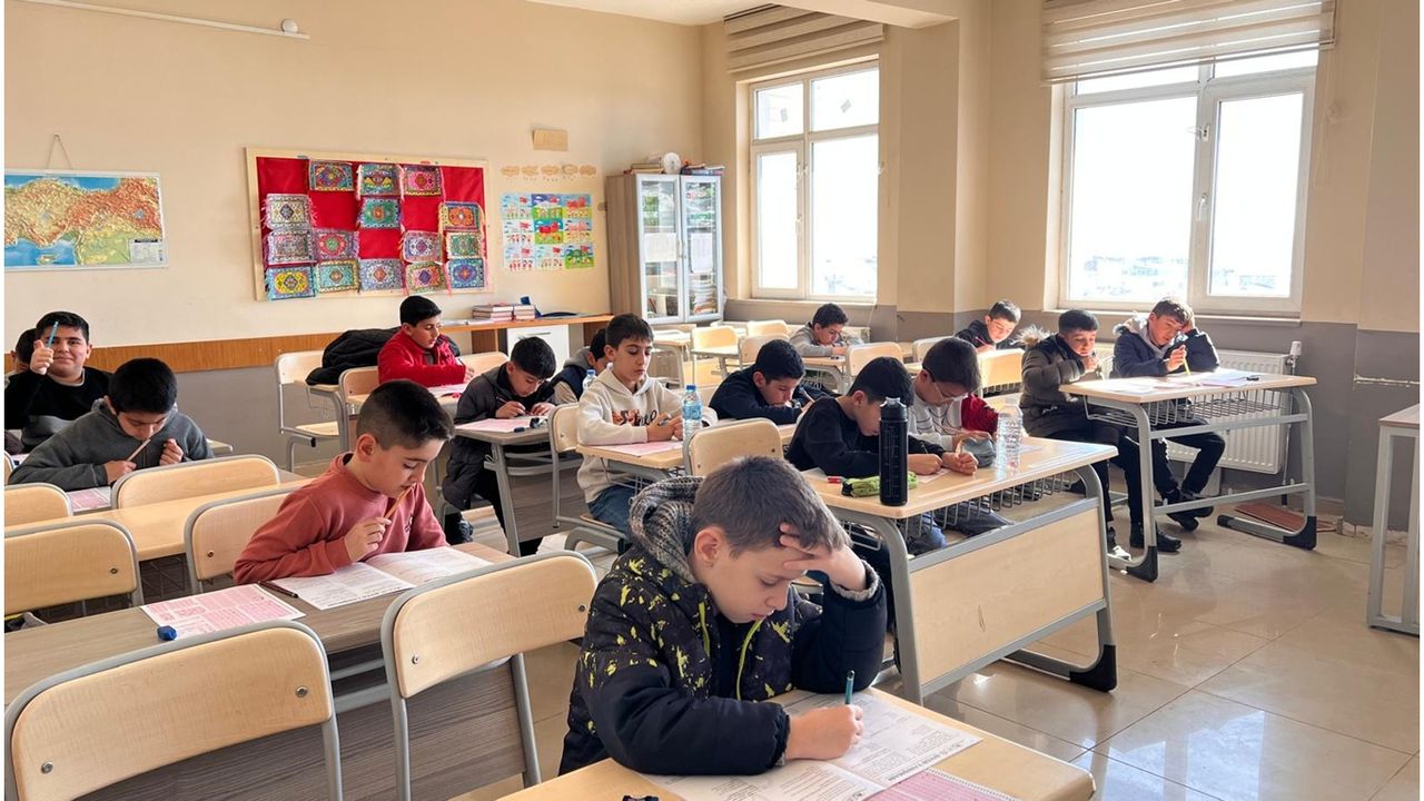 Bitlis’te Siyer Yarışması yoğun katılımla gerçekleştirildi