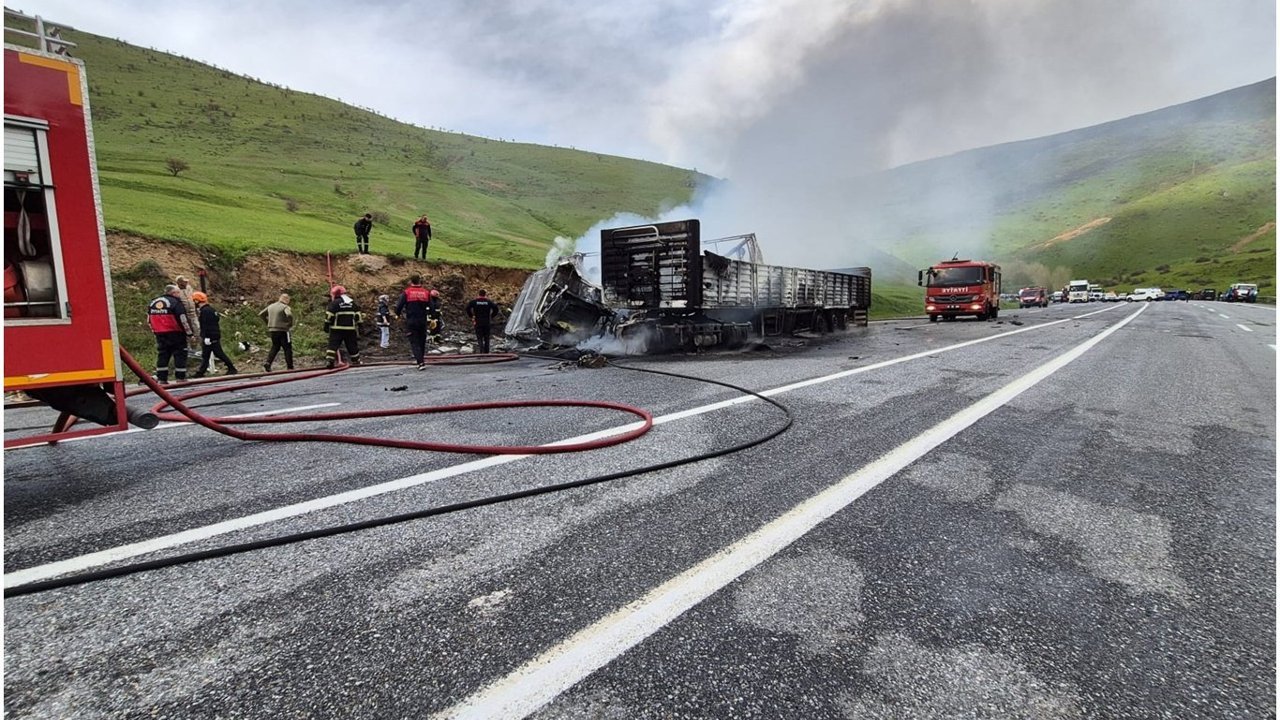 Bitlis'te feci kaza: 2 ölü