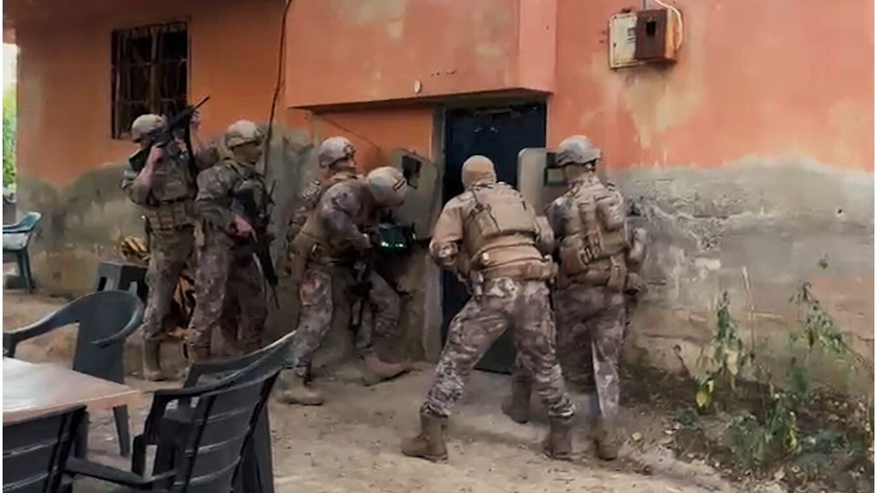 Bitlis'te uyuşturucu operasyonu: 9 kilo 45 gram esrar ele geçirildi