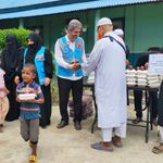Yetimler Vakfı Bangladeş'te Mevlid Kandili'nde yetim ve ihtiyaç sahiplerine yemek dağıttı