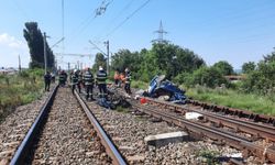 Romanya'da Hemzemin Geçitte Korkunç Kaza: 4 Kişi Hayatını Kaybetti