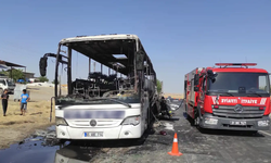 Diyarbakır-Silvan Karayolunda yolcu otobüsü alev aldı