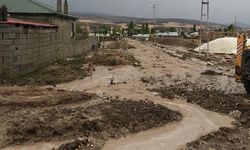Ağrı’da sel felaketi: Evler, ahırlar ve tarım arazileri zarar gördü