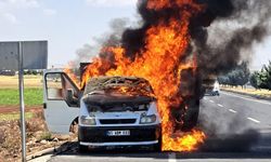 Diyarbakır’da kamyonet alev alev yandı