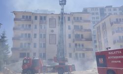 Malatya’da depremde hasar gören binada yangın çıktı