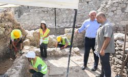 Bakan Ersoy Antalya'da tarihi yapılardaki kazı çalışmalarını inceledi