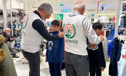 Avrupa Yetim Eli'den depremzede çocuklarara giyim yardımı