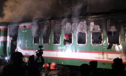 Bangladeş'te yolcu treninde yangın: 4 ölü
