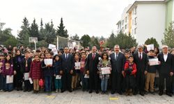 Vali Şıldak, öğrencilerin karne Sevincine ortak oldu!