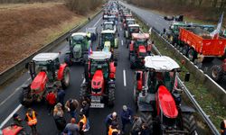 Fransız çiftçiler, Paris'i traktörlerle kuşatmaya başladı