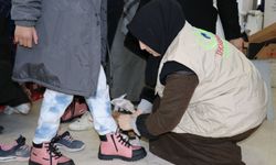 İHO EBRAR, deprem bölgesindeki yetim çocukları giydirdi