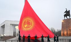 Kırgızistan, ulusal bayrağını değiştirdi