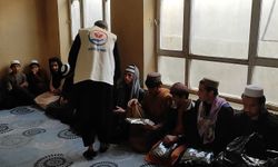 Yetimler Vakfından Afganistan'da kışlık giyecek yardımı
