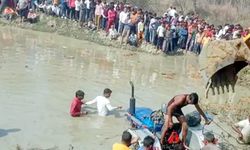 Hindistan'da traktör gölete devrildi: 8'i çocuk 15 ölü
