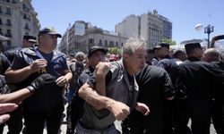 Arjantin halk hükümetin ekonomi politikalarını yine protesto etti