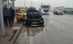 Bursa'da seyir halindeki taksi alev aldı 