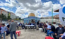 Rabia Meydanı'na Kubbet-üs Sahra maketi konuldu