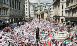 İngiltere’de Gazze için yüz binler sokaklara döküldü