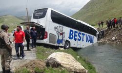 Bitlis'te yolcu otobüsü dereye uçtu: 7 yaralı