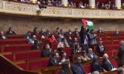 Filistin'i "devlet" olarak görmeyen Fransa'nın meclisinde açılan "Filistin Bayrağı" ceza getirdi