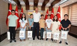Bursluluk sınavında tam puan alan öğrenciler ödüllendirildi