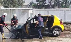 Malatya'da seyir halindeki ticari taksi alev aldı