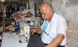 7 yaşında başladığı terzi mesleğini 64 yıldır sürdüren Ekrem Usta: Hiçbir zaman rızık korkusu yaşamadım