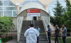 Camide namaz kılarken boğazından bıçaklanarak öldürüldü